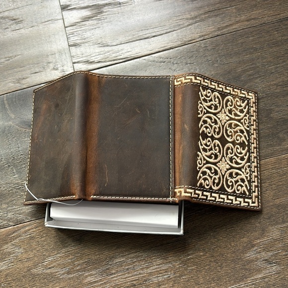 Nocona TriFold Leather slim fit wallet,ID/Card/bill holder, embroidered design - Picture 5 of 8